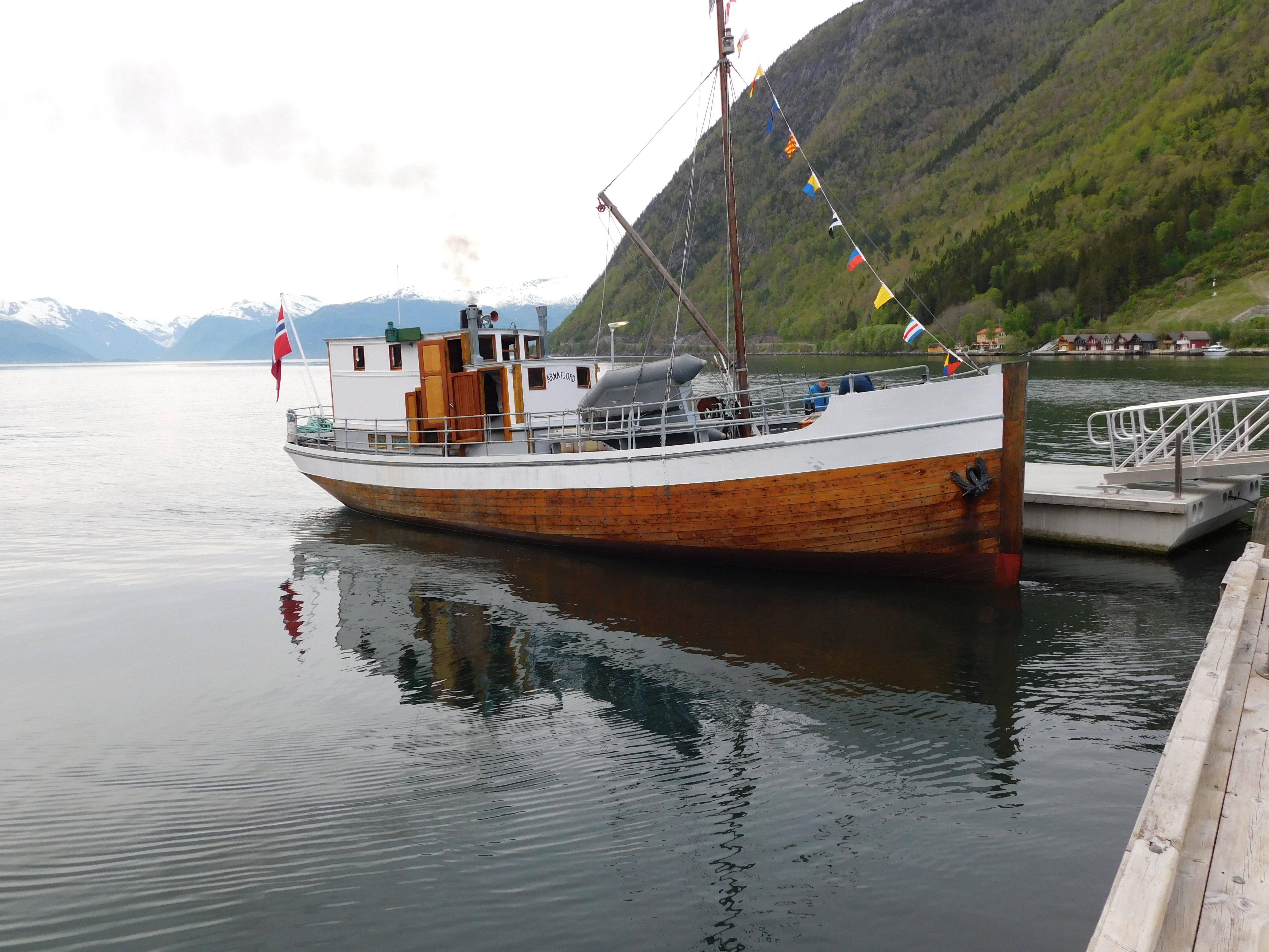 MS Arnafjord ligg no på plass, utanfor Kristianhus.