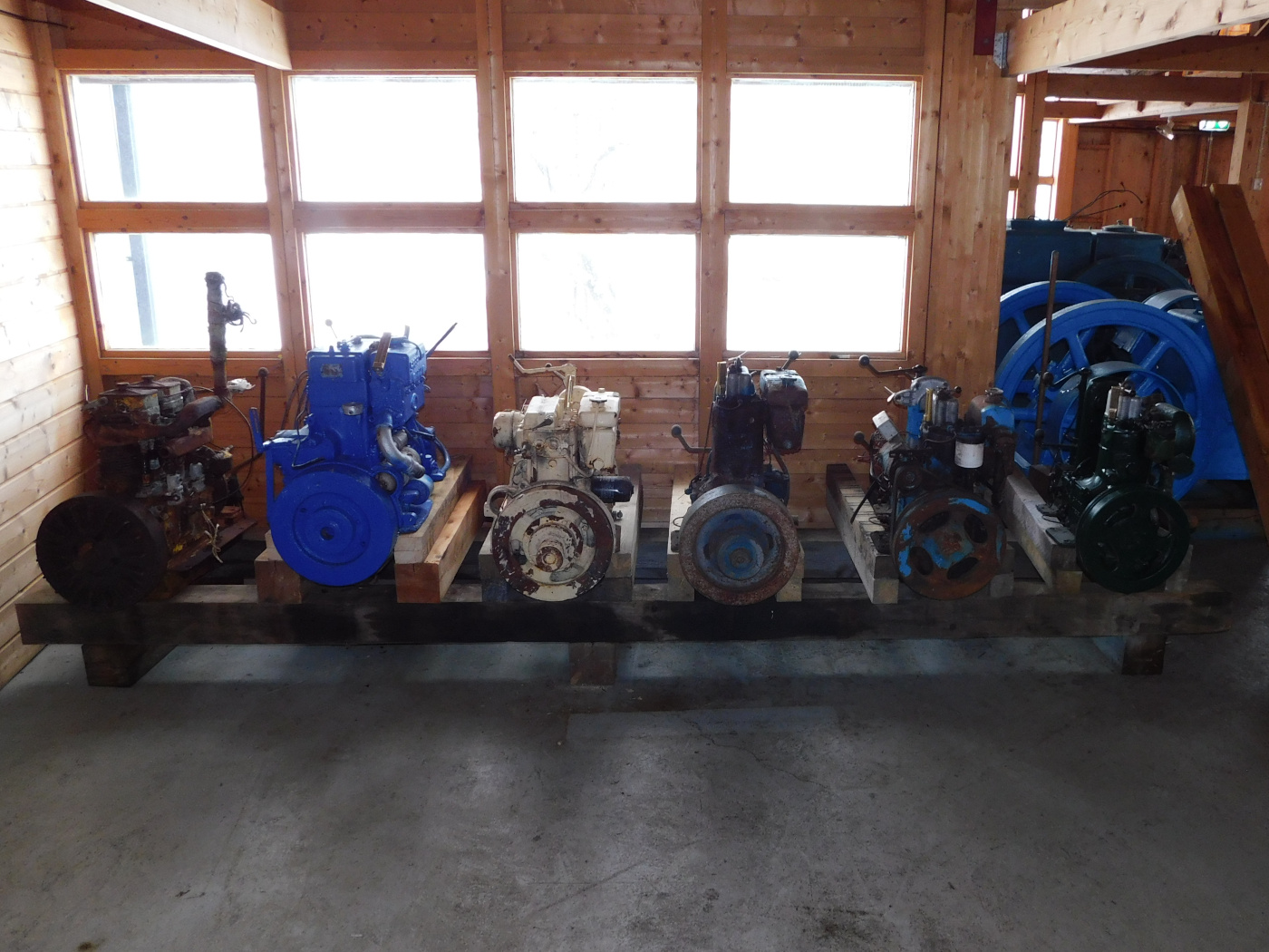 Nokre av motorane som er ein del av den nye Sabb utstillinga